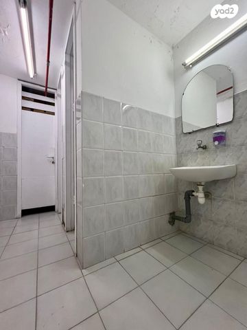 חנויות/ שטח מסחרי, אבן גבירול, גני שרונה, קרית הממשלה, תל אביב יפו