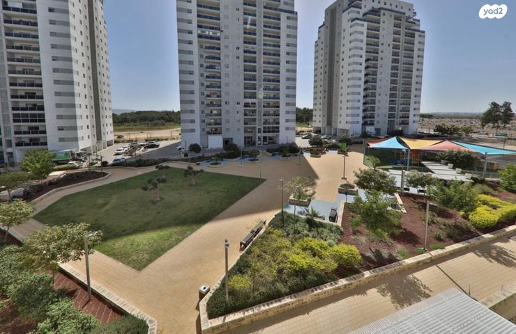 דירה, נעמי שמר, נאות אפק, אפקה, קרית ביאליק