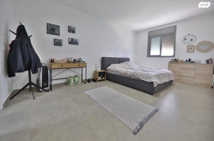 דירה, נעמי שמר, נאות אפק, אפקה, קרית ביאליק