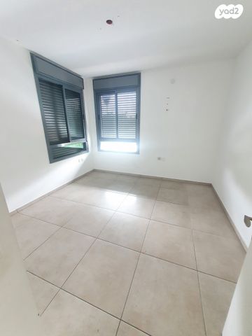 דירה, יגאל אלון, המרכז האזרחי, רמלה