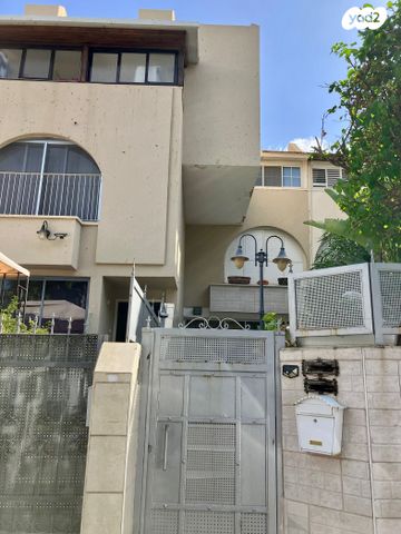 בית פרטי/ קוטג', מאיר בר אילן, צפון מזרח מרכז העיר, נתניה