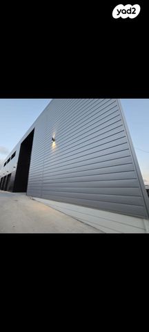 מבני תעשיה, מפעלי נחם הר טוב