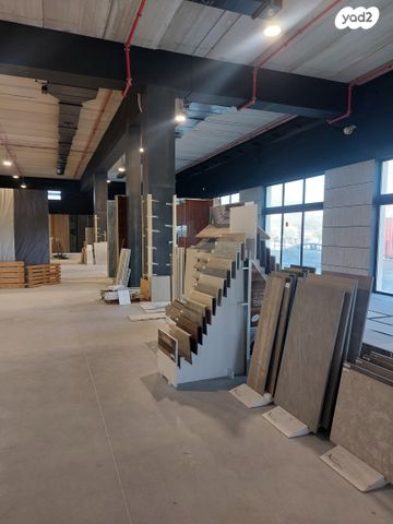 מבני תעשיה, מפעלי נחם הר טוב