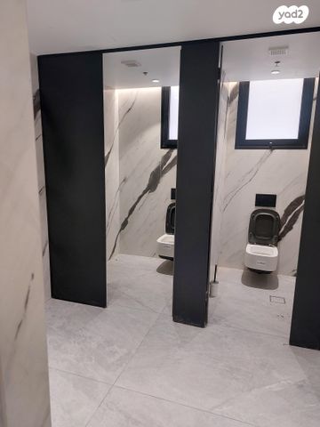 מבני תעשיה, מפעלי נחם הר טוב