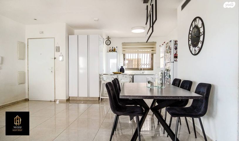 דירה, אהוד מנור, חתני פרס ישראל, באר יעקב