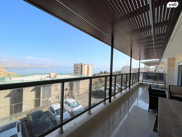 דירה, גולדה מאיר, שיכון עובדים, טבריה