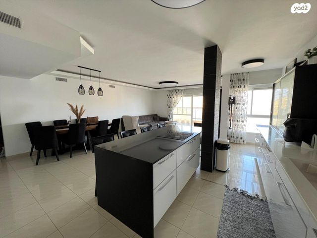 דירה, גולדה מאיר, שיכון עובדים, טבריה