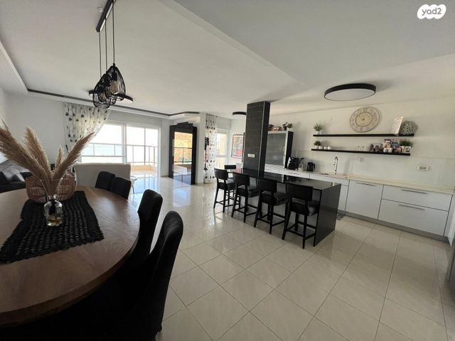 דירה, גולדה מאיר, שיכון עובדים, טבריה