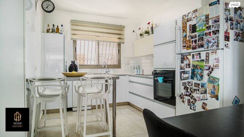 דירה, אהוד מנור, חתני פרס ישראל, באר יעקב