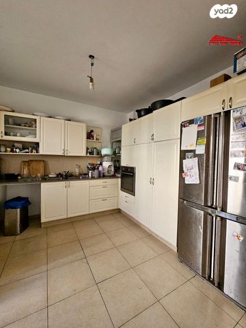 טריפלקס, יהודה רגוניס, רמב"ם, ראשון לציון