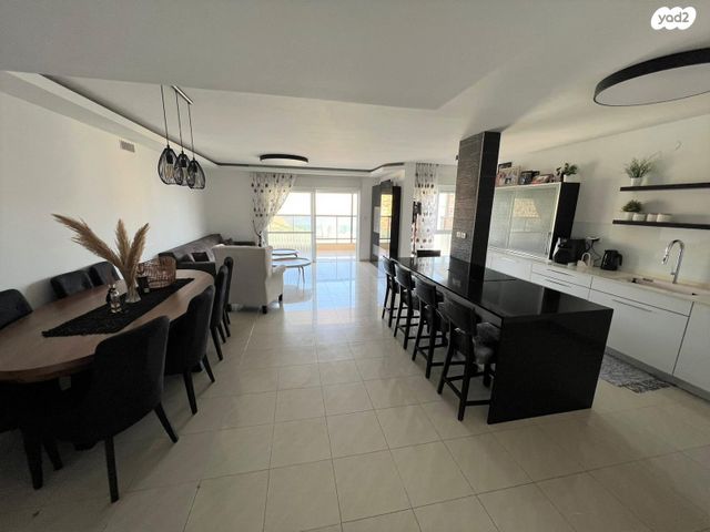 דירה, גולדה מאיר, שיכון עובדים, טבריה