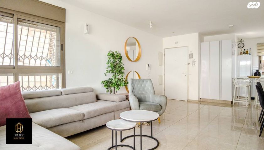 דירה, אהוד מנור, חתני פרס ישראל, באר יעקב