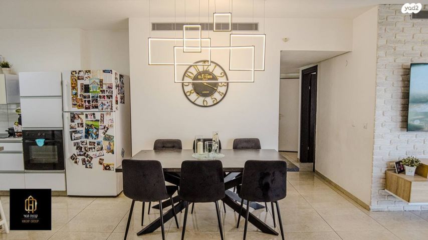 דירה, אהוד מנור, חתני פרס ישראל, באר יעקב