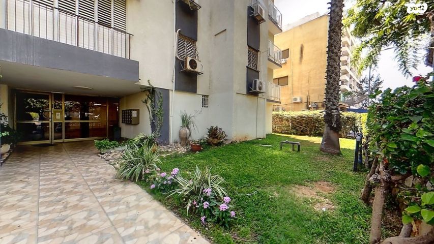 דירה, חיים נחמן ביאליק, השכונה הוותיקה, גבעת שמואל