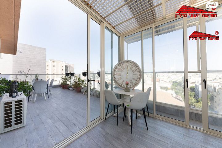 דופלקס, אהרון קרון, ראשונים, ראשון לציון