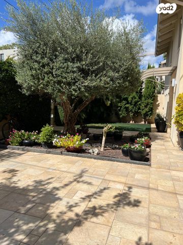 דו משפחתי, אלון, רמת השרון