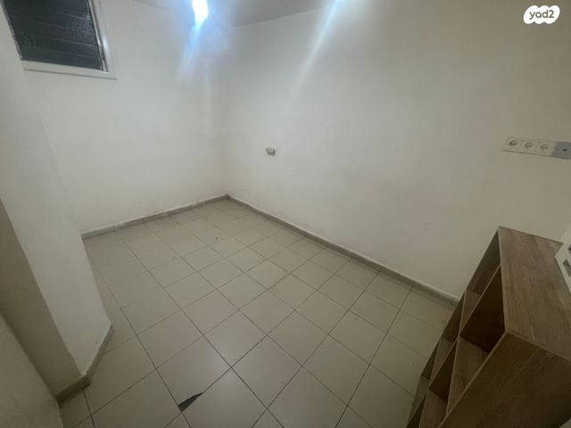 מחסן, השומר, השופטים צפון, רמלה