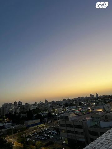 גג/ פנטהאוז, נעורים, ראשון לציון