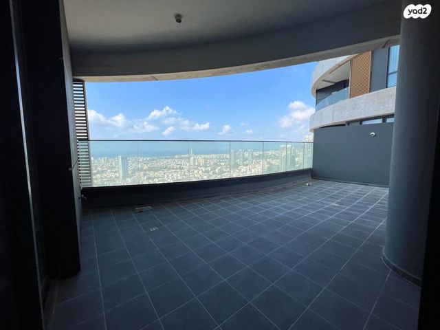 גג/ פנטהאוז, דרך מנחם בגין 160, מונטיפיורי, הרכבת, תל אביב יפו