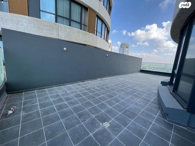 גג/ פנטהאוז, דרך מנחם בגין 160, מונטיפיורי, הרכבת, תל אביב יפו