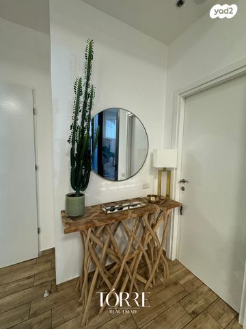 גג/ פנטהאוז, דרך מנחם בגין 160, מונטיפיורי, הרכבת, תל אביב יפו