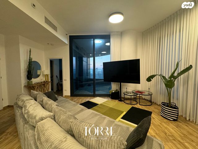 גג/ פנטהאוז, דרך מנחם בגין 160, מונטיפיורי, הרכבת, תל אביב יפו