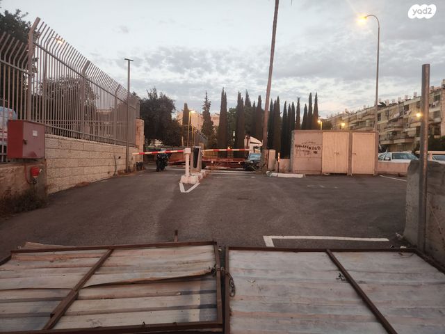 מגרשים