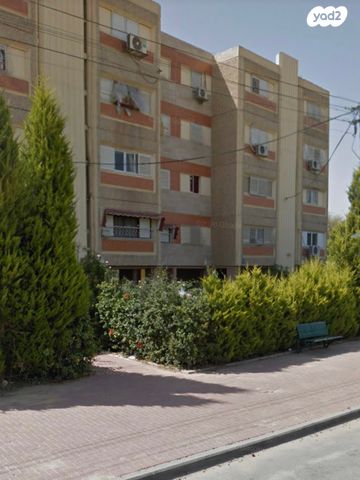 קיבוץ גלויות 74