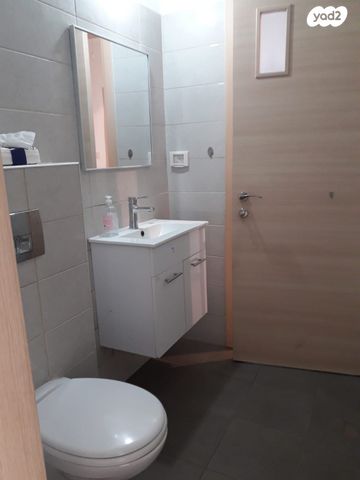 דירת גן, טורקיז 33, אבני חן, חריש