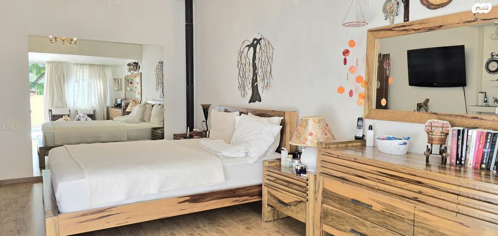 דו משפחתי, אורנית