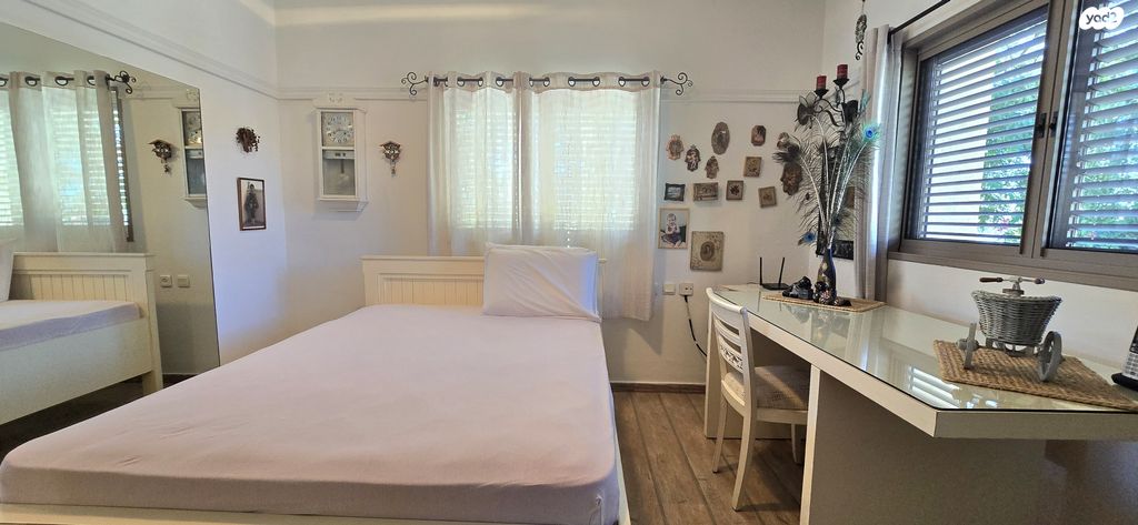 דו משפחתי, אורנית