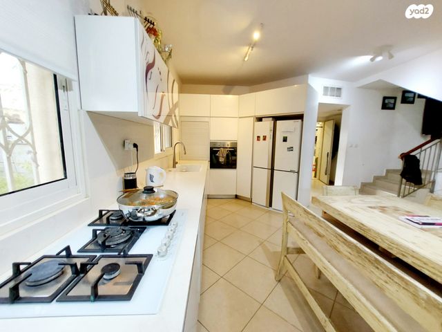 דו משפחתי, כפר יונה