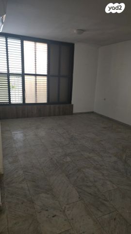 גג/ פנטהאוז, משה סנה, קרית שרת מזרח, חולון