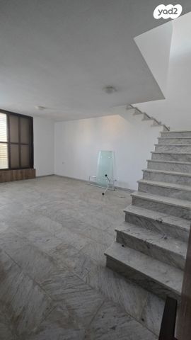 גג/ פנטהאוז, משה סנה, קרית שרת מזרח, חולון