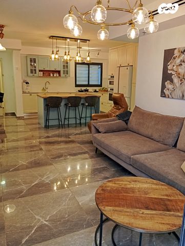 דירת גן, קדושי קהיר, רוטשילד עצמאות, בת ים