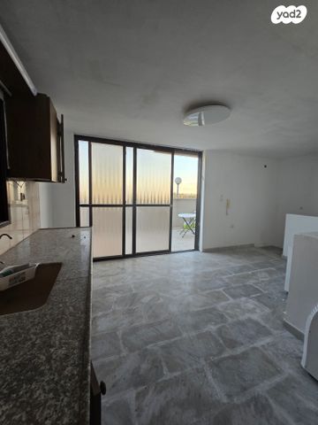 גג/ פנטהאוז, משה סנה, קרית שרת מזרח, חולון