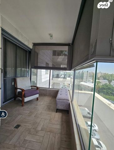 דירה, יגאל אלון, רמלה