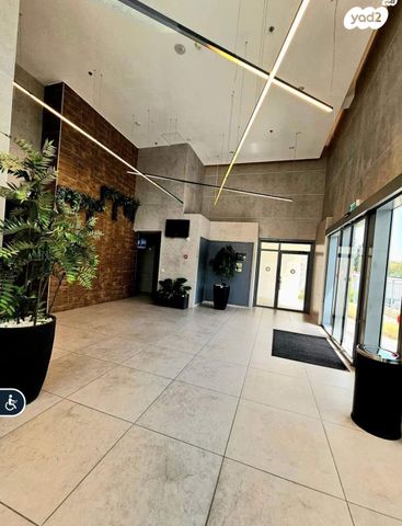 דירה, יגאל אלון, רמלה