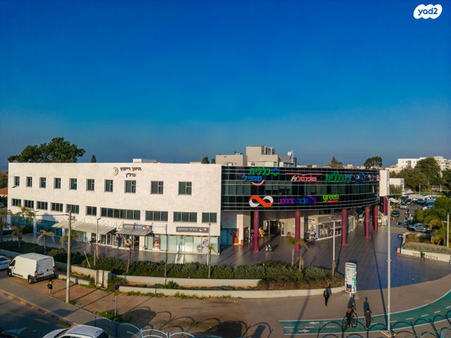 חנויות/ שטח מסחרי
