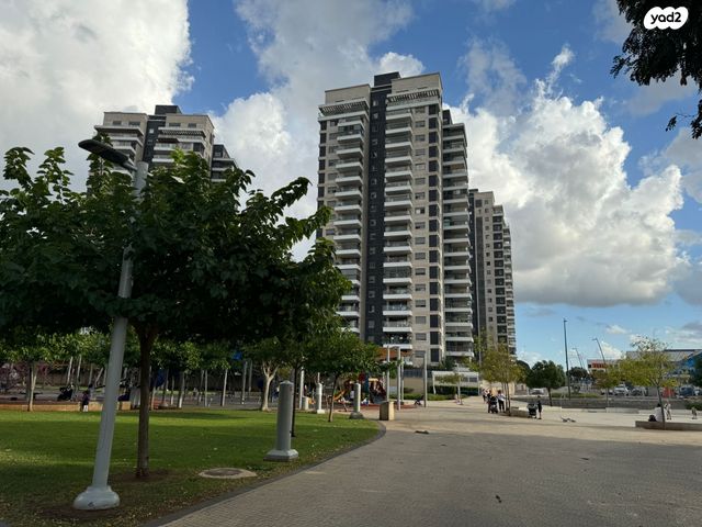 לכיש 12