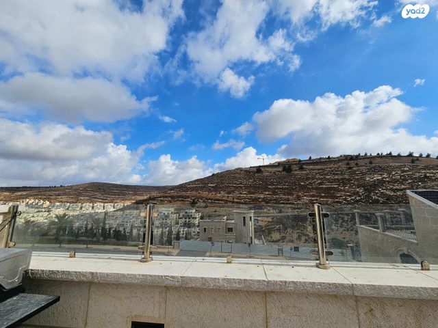 דו משפחתי, החליל, שאר העיר, גבעת זאב