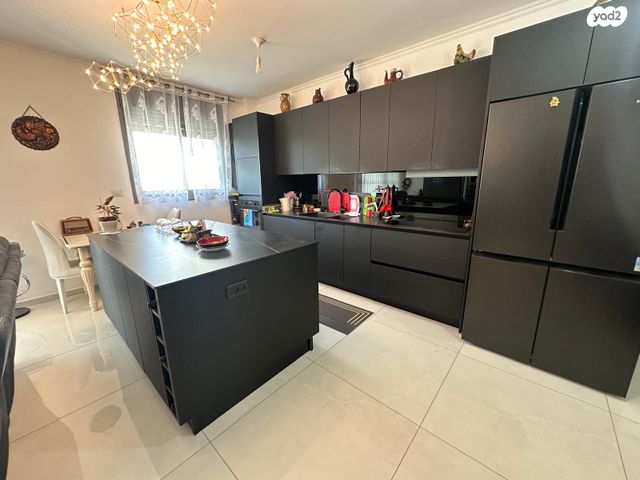 דירה, נעמי שמר, גלי ים, קרית ים