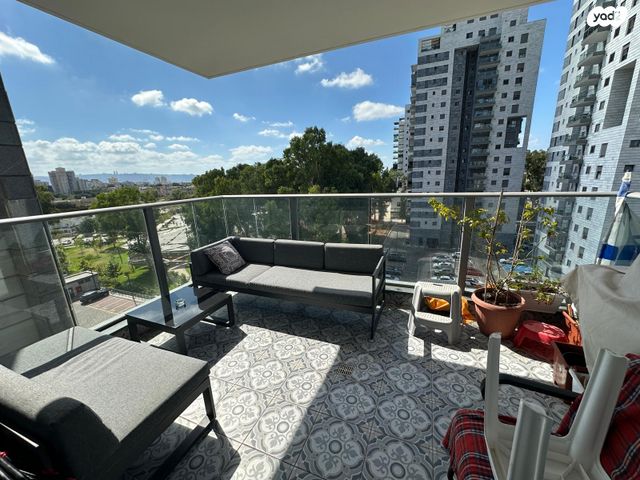 דירה, נעמי שמר, גלי ים, קרית ים