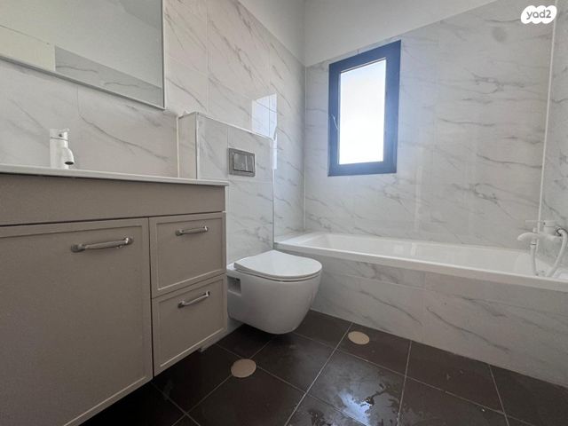 גג/ פנטהאוז, אריאל שרון, נווה שרון / שער העיר, נתיבות