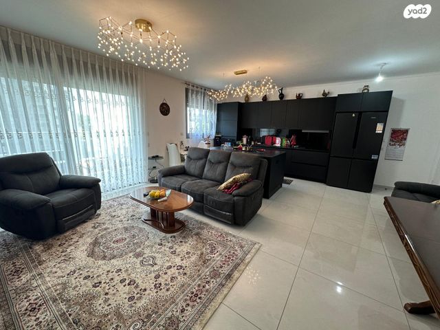 דירה, נעמי שמר, גלי ים, קרית ים