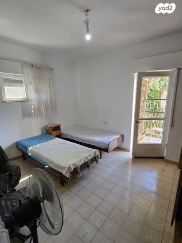 דירה, הרב ניסנבוים 16, קרית משה, ירושלים