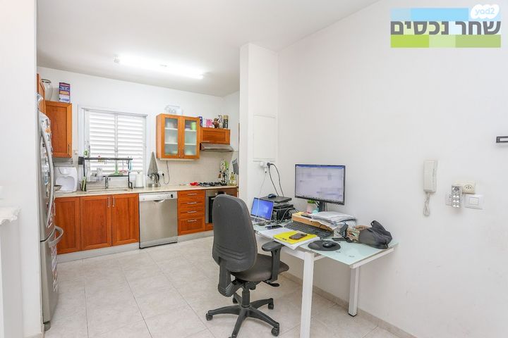 דירה, פועלים א, כפר סבא