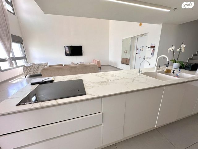 דופלקס, נוף הטיילת, נתניה