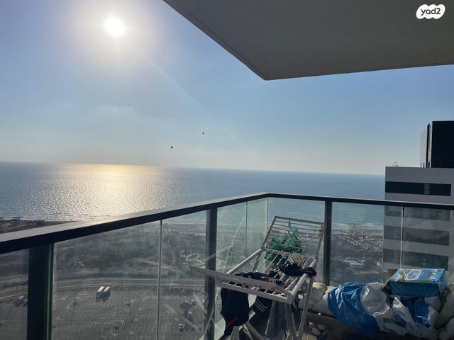 דירת גן, אריק איינשטיין, דרום חדש, פארק הים, בת ים