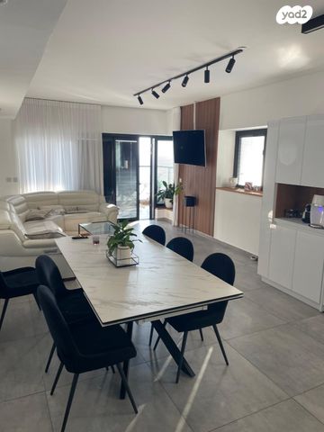 דירת גן, אריק איינשטיין, דרום חדש, פארק הים, בת ים